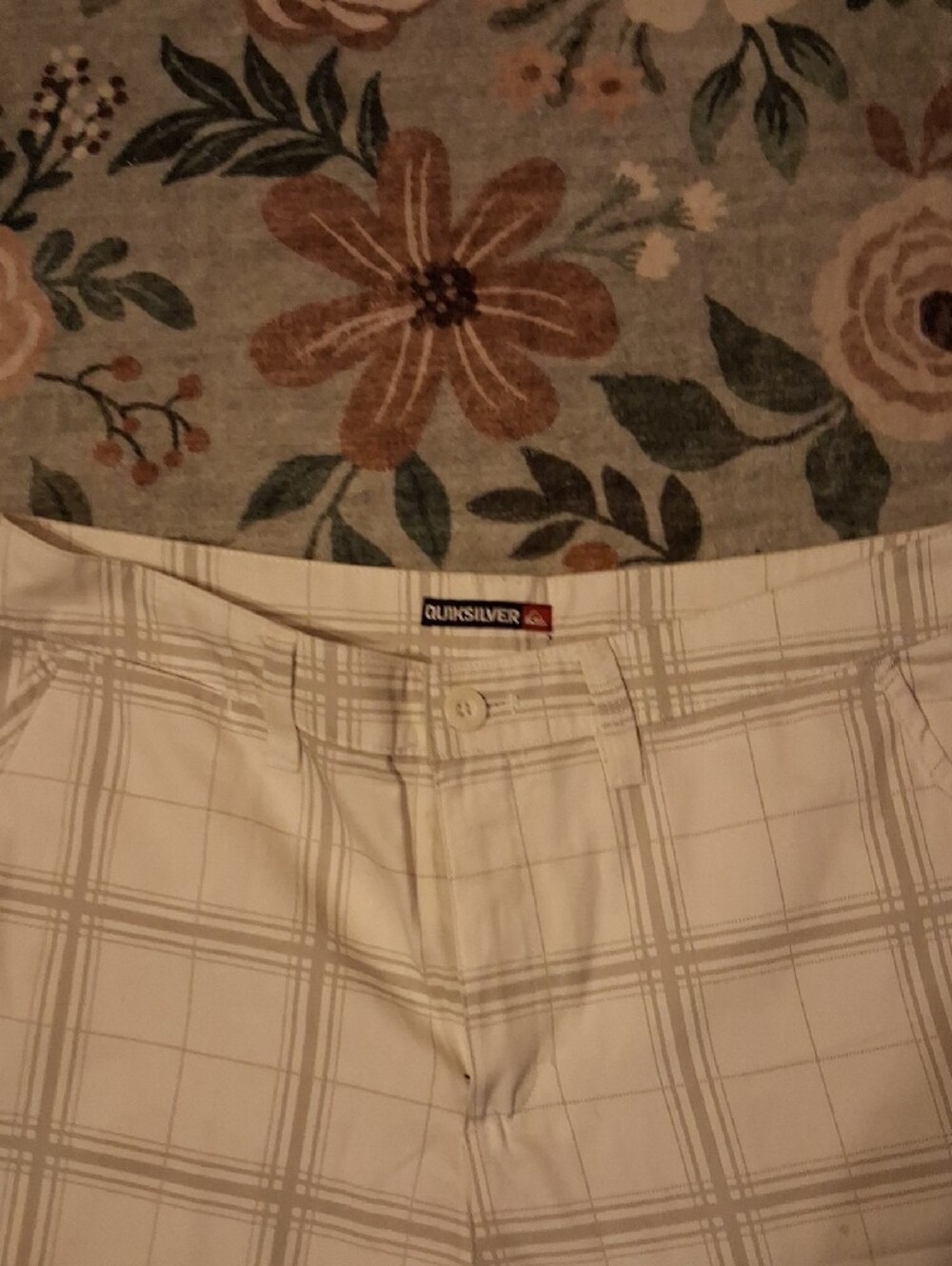 Quiksilver White Plaid Men's Casual Shorts - Picture 3 of 7